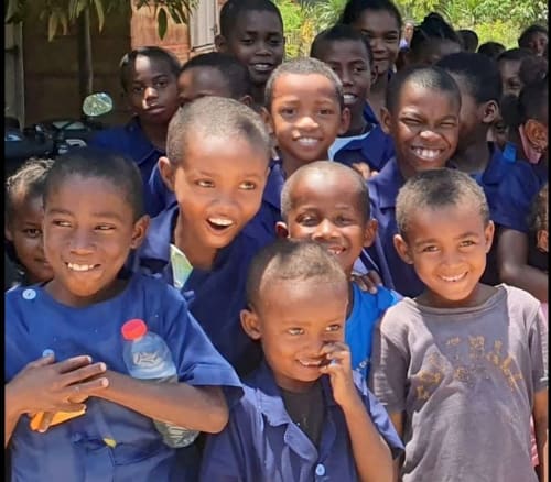 enfants ecole aide tourisme solidaire ile sainte marie 