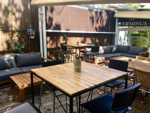 Terrasse du bar. Le Terminus. Hôtel 2 étoiles. Café Bar. Clermont l'Hérault.