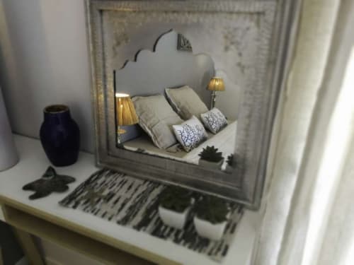 Mirror. Esprit du Soleil. Escapades Lointaines. Bed and breakfast. Perpignan.
