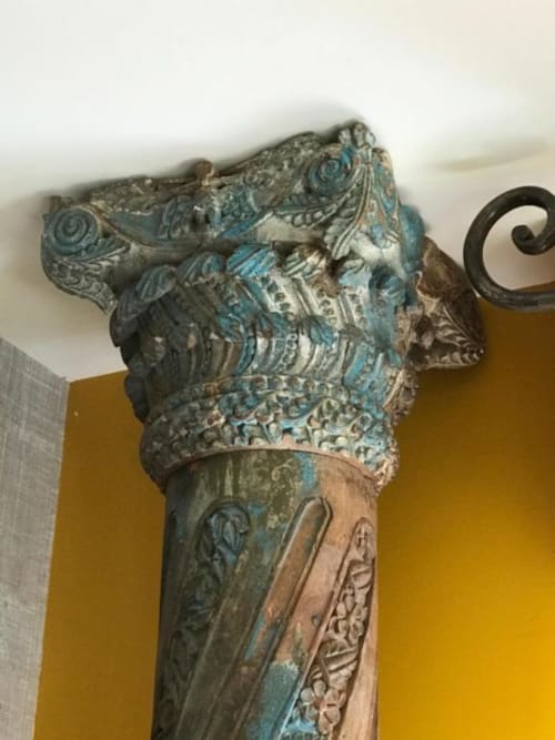 Column. La Suite. Escapades Lointaines. Bed and breakfast. Perpignan.