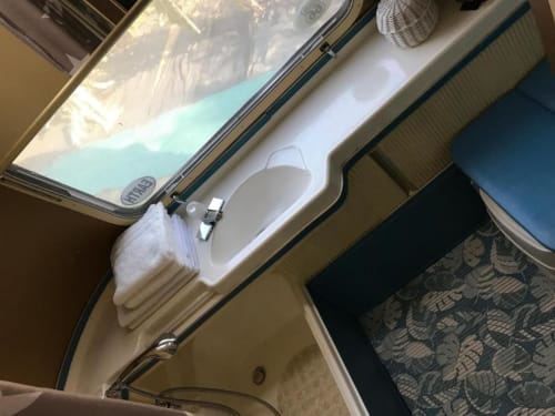 Bathroom. Escapades Lointaines. Bed and breakfast. Perpignan.
