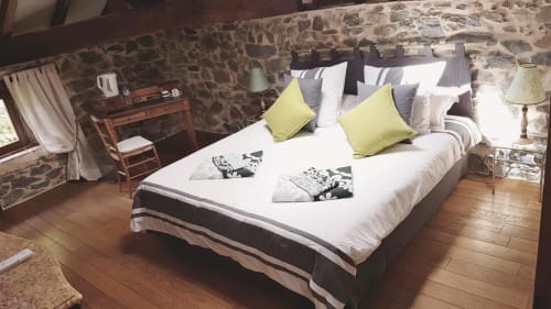 lit double. chambre l'aran. Moulin Urketa. Chambres d'hôtes et gîte. Ayherre. Pays Basque.