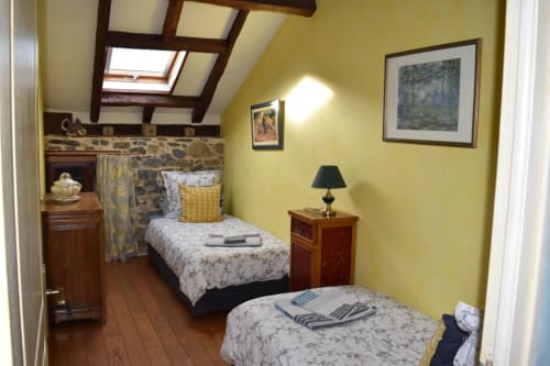 lits jumeaux. chambre joyeuse. Moulin Urketa. Chambres d'hôtes et gîte. Ayherre. Pays Basque.
