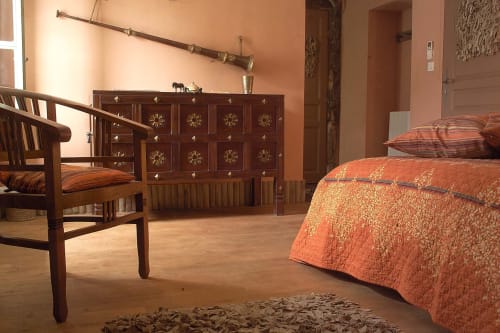 double bed. Kirghize night. Rooms. Hotel particulier de Digoine. Bed and breakfast and apartment. Bourg-Saint-Andéol. Ardèche.