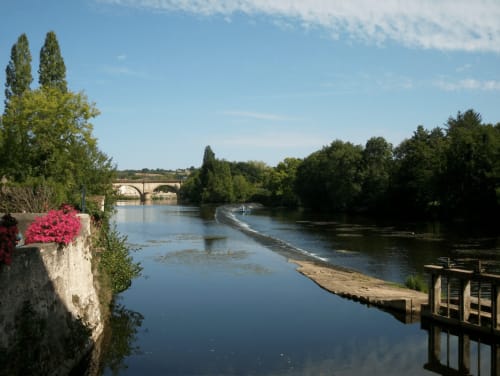 rivière. Domaine de la Touche. Chambres d'hôtes. Table d'hôtes. Mosnay. Indre.