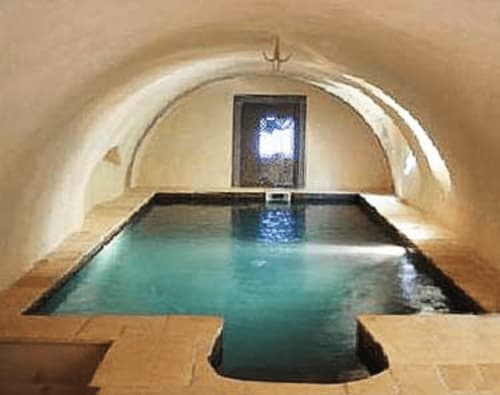 swimming pool. Hôtel Particulier de Digoine. Bed and breakfast and apartment. Bourg-Saint-Andéol. Ardèche.
