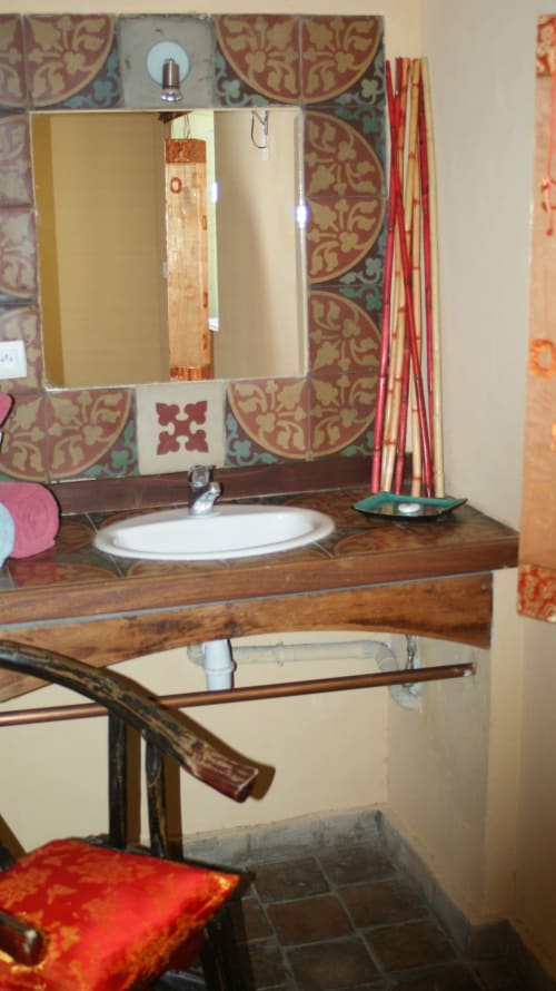 salle de bain. Cocons de Xi'An. Appartement. Hôtel Particulier de Digoine. Chambres d'hôtes et gite. Bourg-Saint-Andéol. Ardèche.