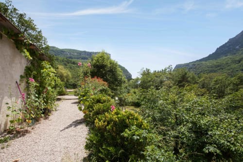 Chemin. La Cascade. Nature. Chambres d'hôtes et Location de Villa. Courmes. Alpes-Maritimes.
