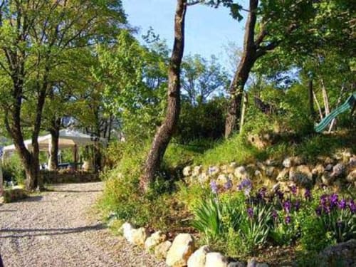 Jardin de La Cascade  Courmes. Alpes-Maritimes. 06   Hebergement pour 10 personnes
