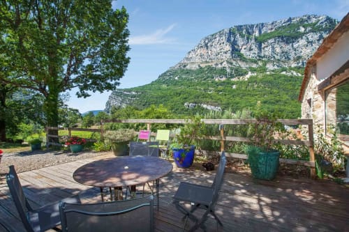 Terrasse. La Cascade. Nature. Chambres d'hôtes et Location de Villa. Courmes. Alpes-Maritimes.