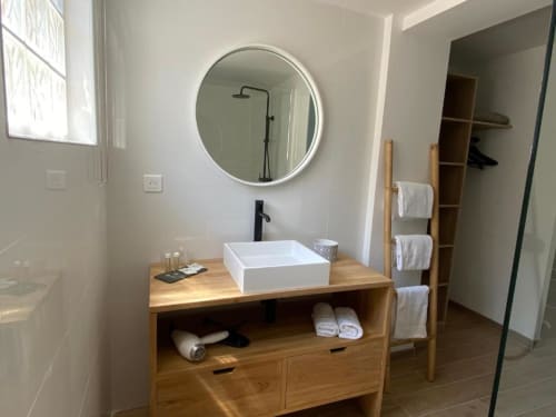 Shower room, Figarella Villa Limone bedroom.