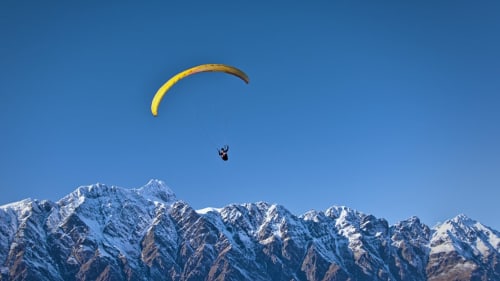 paragliding. Fly. Tandem flight. Sky. Concierge Chamonix. Conciergerie Gypaète. concierge service. Apartment rental. Chamonix. Arve Valley.