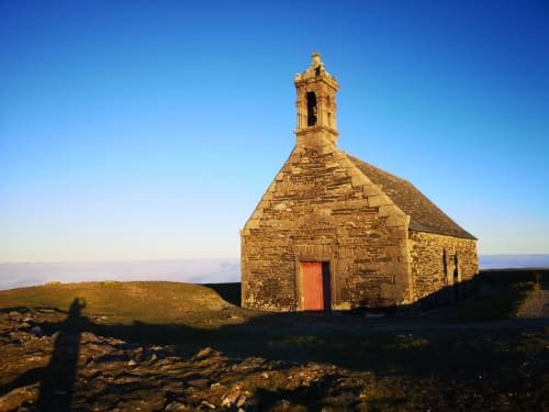 La chapelle Saint Michel de Braspart dans les Monts d'Arrée - GITES DU BULZ