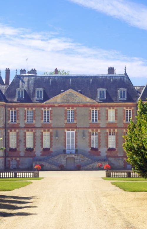 Château de Montmirail. Empereur Napoléon Bonaparte. Balade. Les environs. Demeure de la Garenne. Hébergements insolites. Chambres d'hôtes. Montmirail.