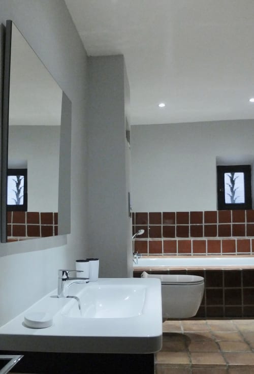 bathroom. The cottage. Domaine de Montlaur. Charming gites. Cathare country. Marianne Niermans.