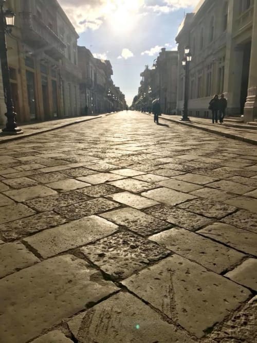 Corso Garibaldi, Hauptstraße der Stadt, historisches Zentrum