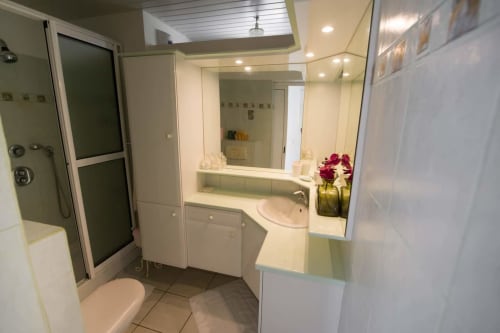 Salle de bain. Grenadine. Locastudio. Locations Appartements. Guadeloupe. 
