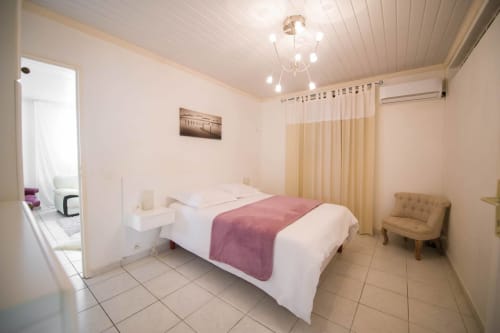 Lit double. Grenadine. Locastudio. Locations Appartements. Guadeloupe. 