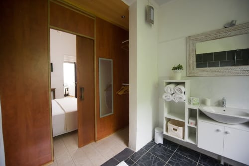 Salle de bain. Papaye. Locastudio. Locations Appartements. Guadeloupe.