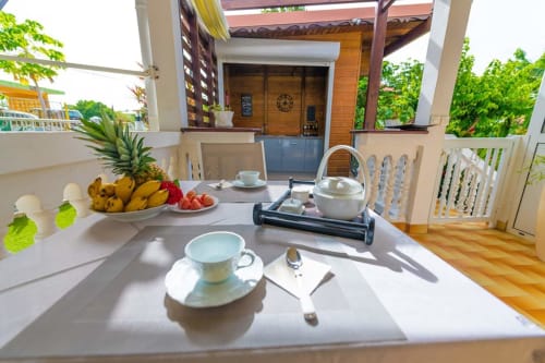 Mobilier extérieur. Papaye. Locastudio. Locations Appartements. Guadeloupe.