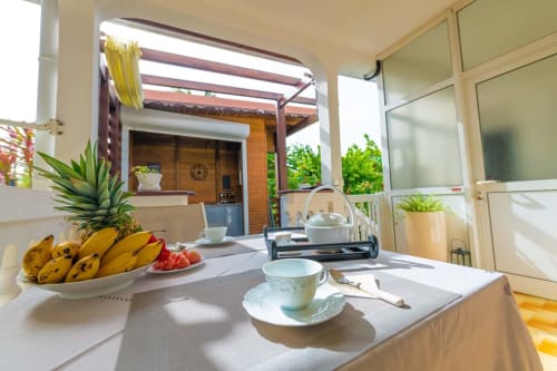 Table. Papaye. Locastudio. Locations Appartements. Guadeloupe.