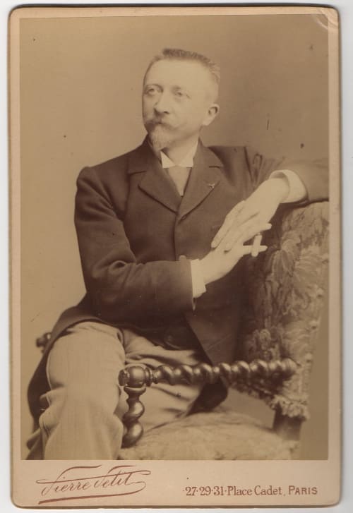 Portrait. Edouard Niermans. Domaine de Montlaur. Gîtes de Charme. Jardins et piscines privatifs. 4 épis gîtes de France. Pays Cathare. 