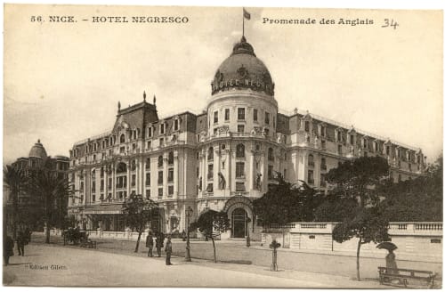 Photo noir et blanc. Promenade des Anglais. Domaine de Montlaur. Gîtes de Charme. Jardins et piscines privatifs. 4 épis gîtes de France. Pays Cathare. Val De Dagne Montlaur.