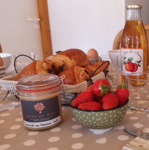 Petit-déjeuner de nos gîtes de charme en Bretagne - Gîtes du Bulz, 3 maisons de vacances entre la Baie de Morlaix et les monts d’Arrée (Bretagne)