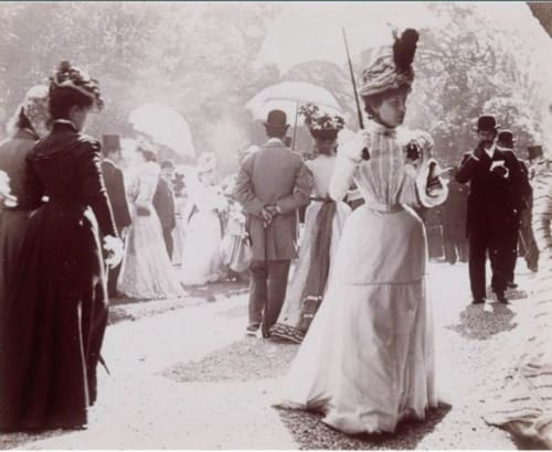 Photo noir et blanc. Dames. Domaine de Montlaur. Gîtes de Charme. Jardins et piscines privatifs. 4 épis gîtes de France. Pays Cathare. Val De Dagne Montlaur.