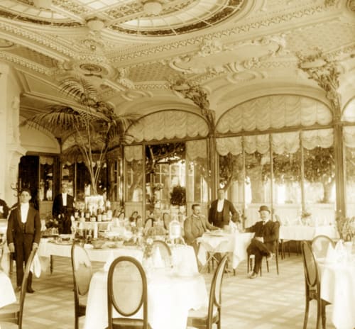 Photo noir et blanc. Salle de réception. Domaine de Montlaur. Gîtes de Charme. Jardins et piscines privatifs. 4 épis gîtes de France. Pays Cathare. Val De Dagne Montlaur.