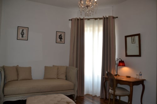 Canapé. Chambre Proust. Le Clos Sainte-Marie. Chambres d'hôtes. Mesland. Blois et Amboise.