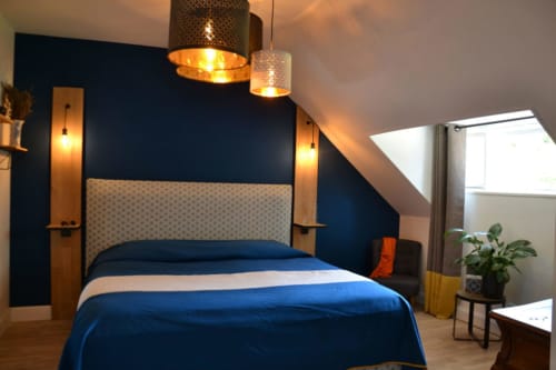 Lit double. Chambre Georges Sand. Le Clos Sainte-Marie. Chambres d'hôtes. Mesland. Blois et Amboise.