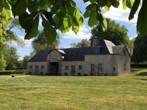 Extérieur du gîte. Château de Vaux. Gîte de charme. Gesnes le Gandelin. Sarthe. 200 km de Paris.