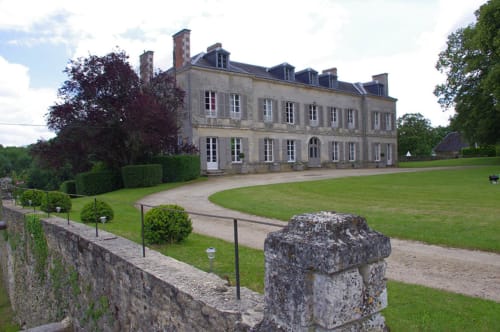 extérieur du château. Château de Vaux. Gîte de charme. Gesnes le Gandelin. Sarthe. 200 km de Paris.