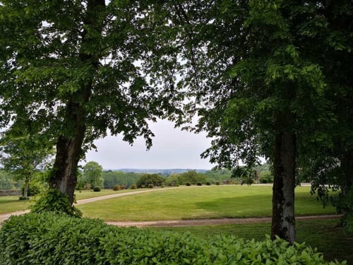 Parc. Château de Vaux. Gîte de charme. Gesnes le Gandelin. Sarthe. 200 km de Paris.