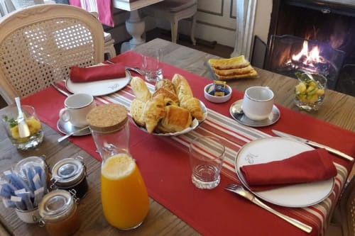 Petit-déjeuner. Le Clos Sainte-Marie. Chambres d'hôtes. Mesland. Blois et Amboise.