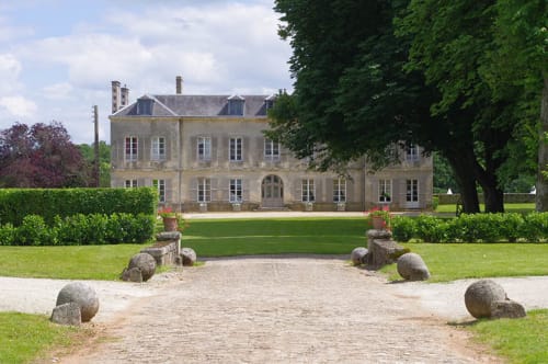 le château. Château de Vaux. Gîte de charme. Gesnes le Gandelin. Sarthe. 200 km de Paris.