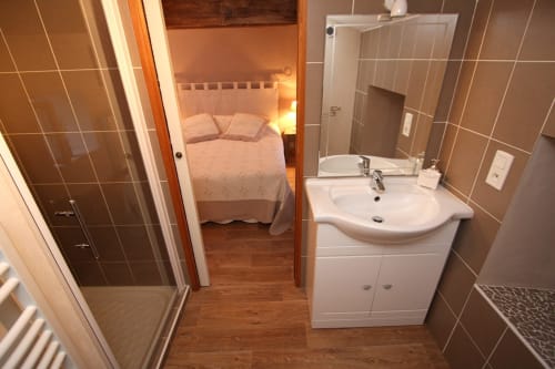 chambre avec salle d'eau privative et wc séparés