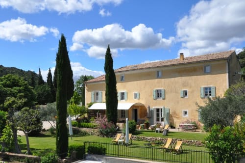 mas de la lause - mont ventoux -  façade - piscine - extérieur - chambre Iris 