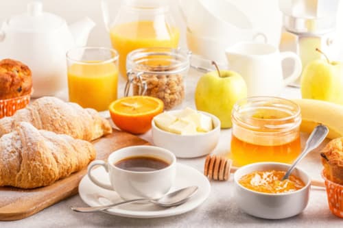 Breakfast. Coffee. Croissant. Bread. Tea. Milk. Orange juice. Eggs. Pancakes. Delivery. Chamonix. Conciergerie Chamonix. Conciergerie Gypaete. Property rental.