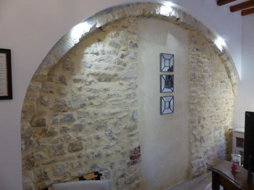 Mur en pierre. Logis de Saint Jean. Chambres d'hôtes. Bayeux.