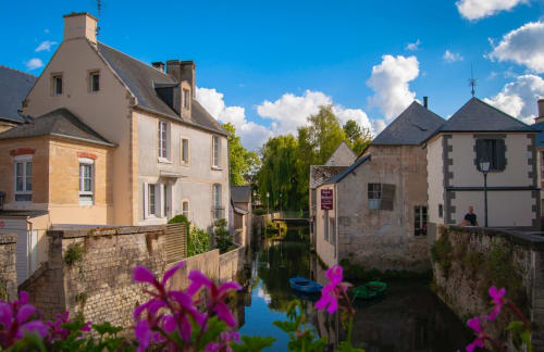 Maisons. Logis de Saint Jean. Chambres d'hôtes. Bayeux.