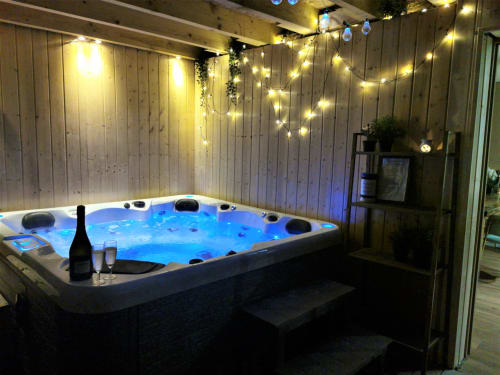 gite de groupe avec jacuzzi et salle de réception