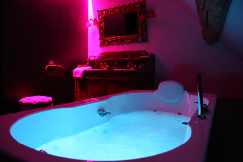 Whirlpool bathtub 