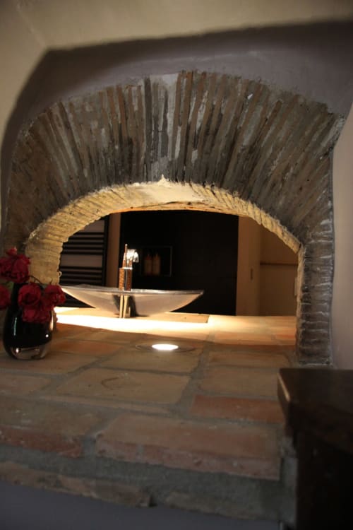 Salle de bain ancienne en pierre 