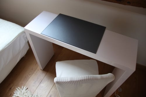 Small white desk 