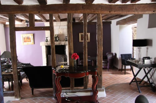 Belle salle avec poutres
