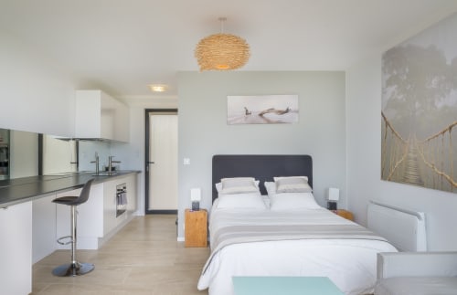 chambre en location à digne-les-bains - séjourner en Provence - location d'appartement dans le sud - grimaud