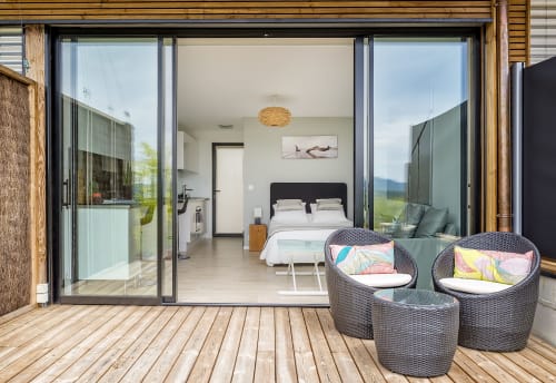 chambre en location à digne-les-bains - séjourner en Provence - location d'appartement dans le sud - grimaud - terrasse privée en provence