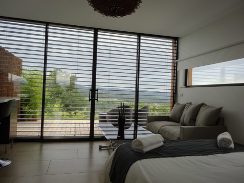chambre en location à digne-les-bains - séjourner en Provence - location d'appartement dans le sud - grimaud